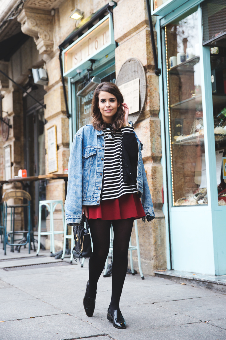 Vintage_Levis-Red_Skirt-Striped_Top-Loafers-Street_Style-Outfit-24