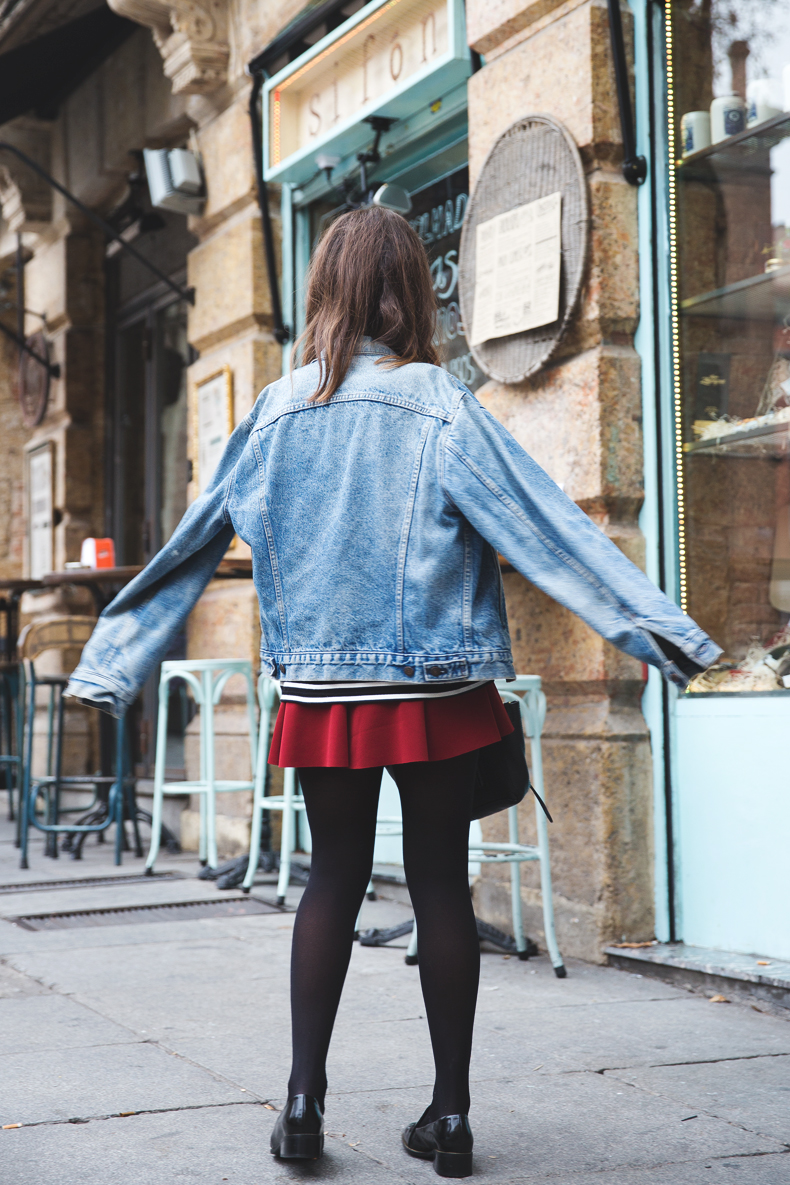 Vintage_Levis-Red_Skirt-Striped_Top-Loafers-Street_Style-Outfit-23