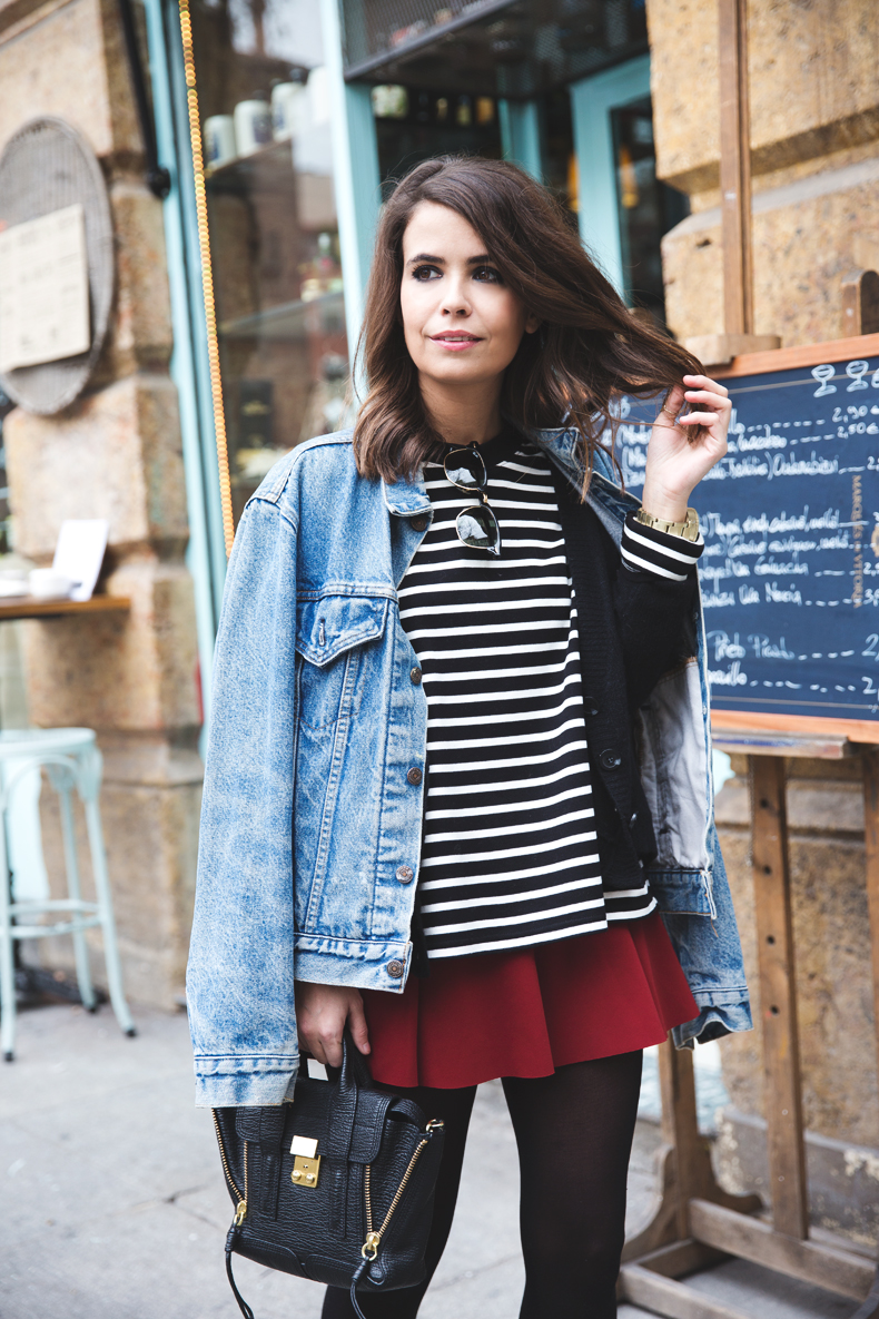 Vintage_Levis-Red_Skirt-Striped_Top-Loafers-Street_Style-Outfit-7
