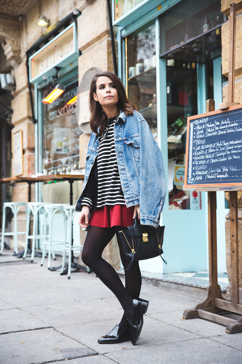 Vintage_Levis-Red_Skirt-Striped_Top-Loafers-Street_Style-Outfit-