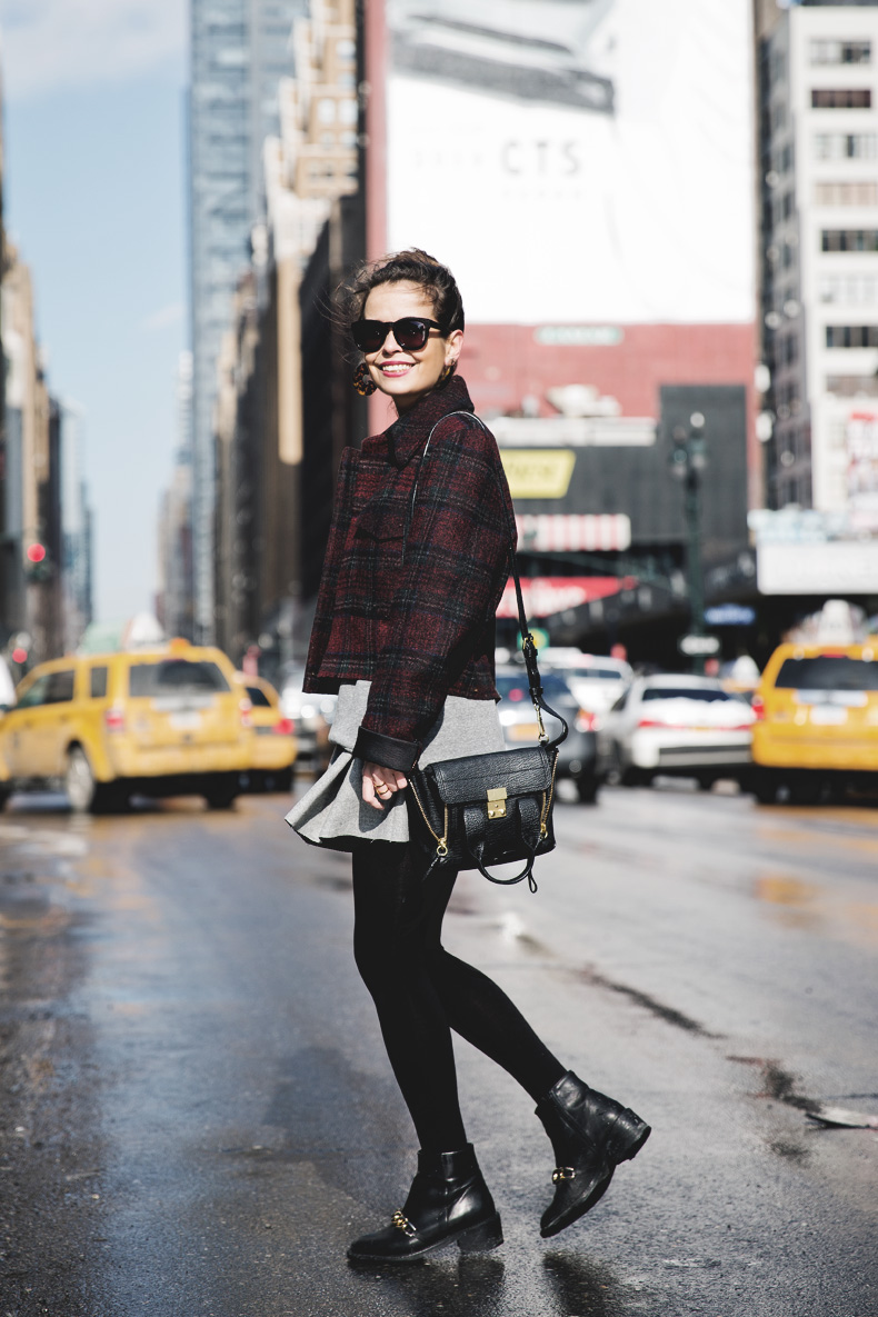 GRey_Skirt-Plaid_Jacket-Chain_Boots-Outfit-street_Style-28