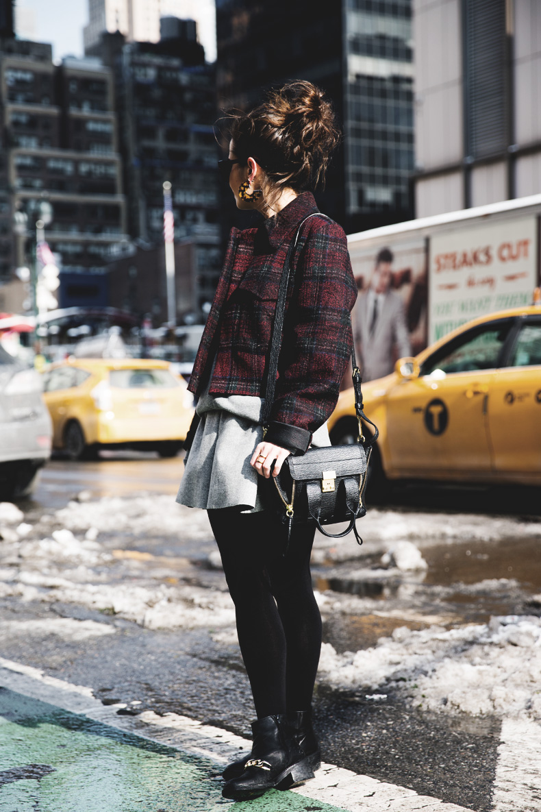 GRey_Skirt-Plaid_Jacket-Chain_Boots-Outfit-street_Style-22