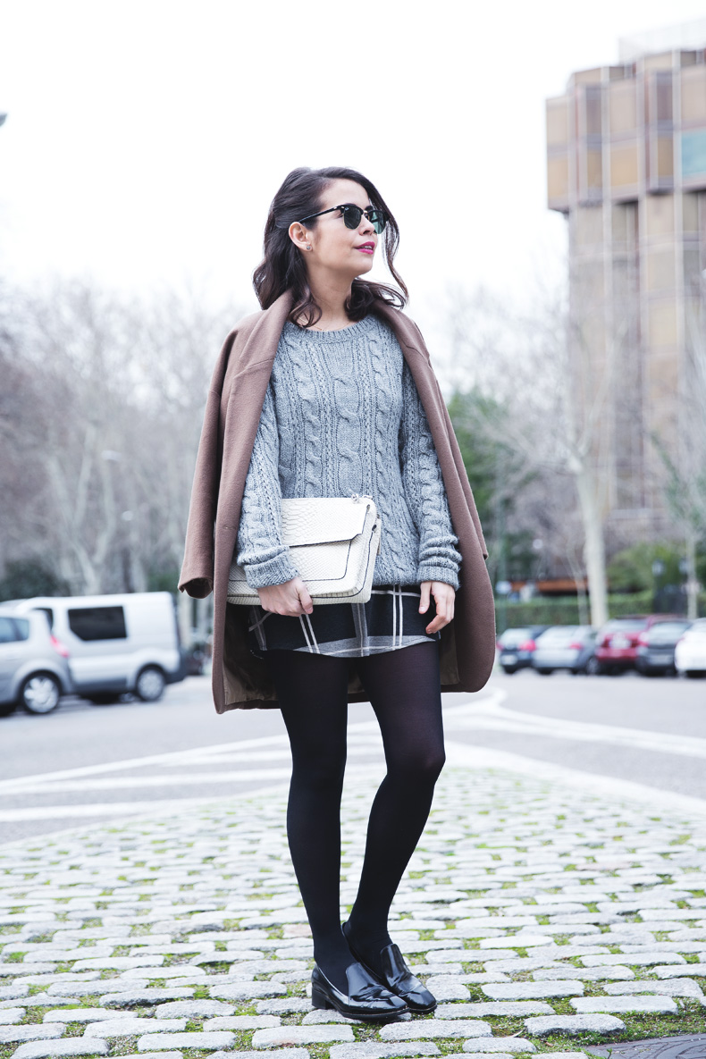 Plaid_Skirt-Camel_Coat-Loaffers_SreetStyle-Outfit-14