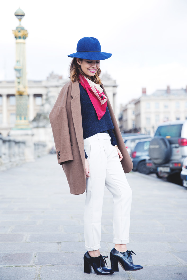 WHITE_TROUSERS-HAT-SCARF-BLUE-CAMEL_COAT-PFW-STREET_STYLE-18
