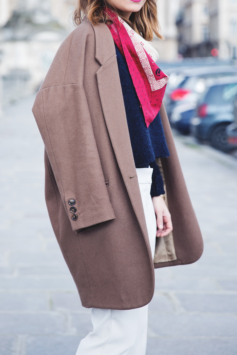 WHITE_TROUSERS-HAT-SCARF-BLUE-CAMEL_COAT-PFW-STREET_STYLE-14