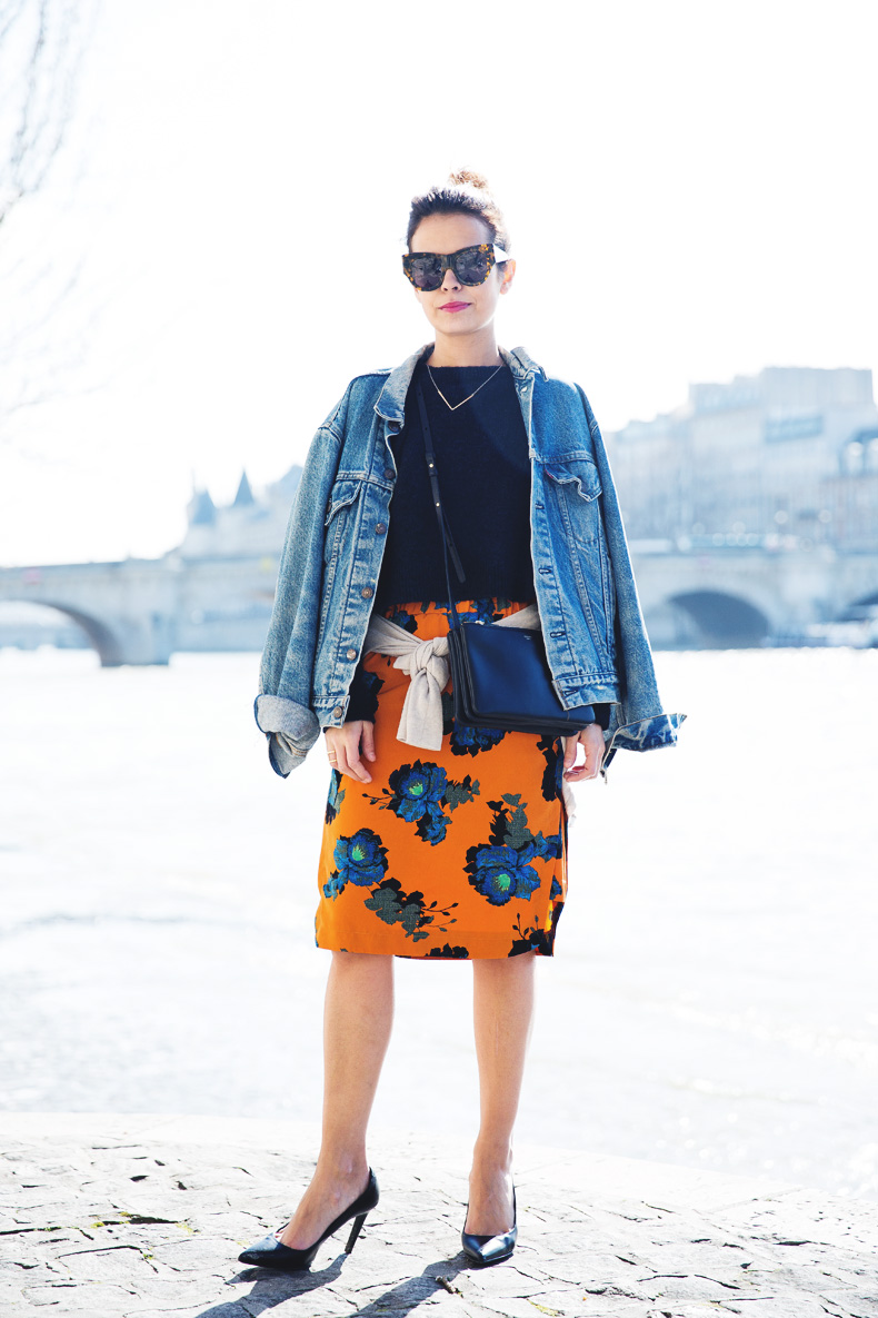 floral_skirt-topshop-orange-denim_jacket-street_style-pfw-outfit-karen_walker-celine-trio_bag-2