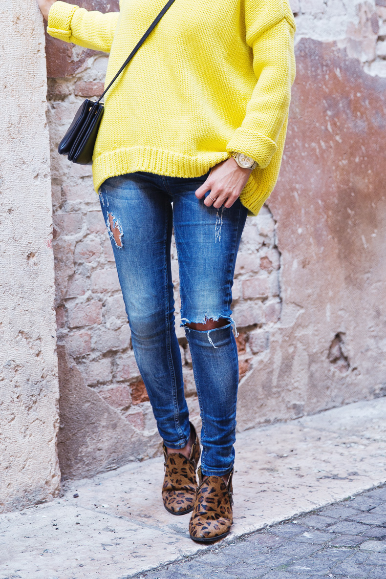 Yellow_Sweater-Ripped_Jeans-Leopard_Boots-Street_Style-Outfit-Verona-Travels-26