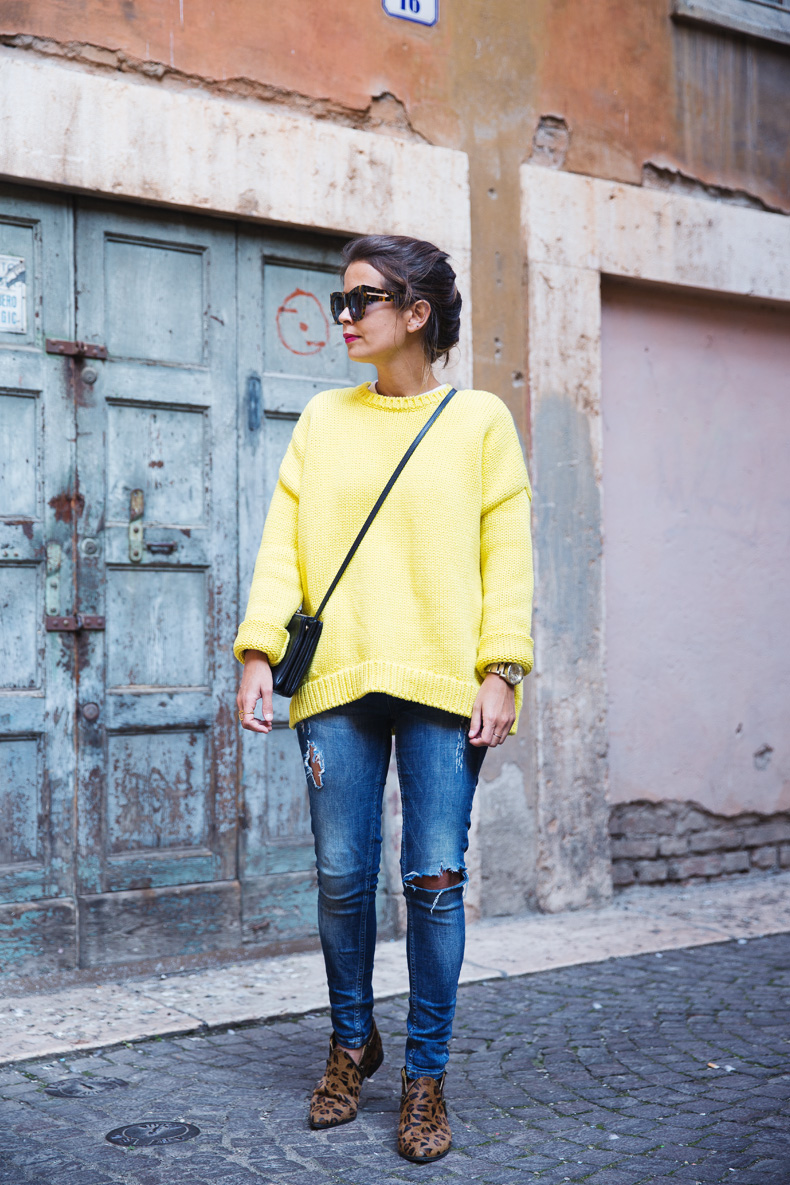 Yellow_Sweater-Ripped_Jeans-Leopard_Boots-Street_Style-Outfit-Verona-Travels-27