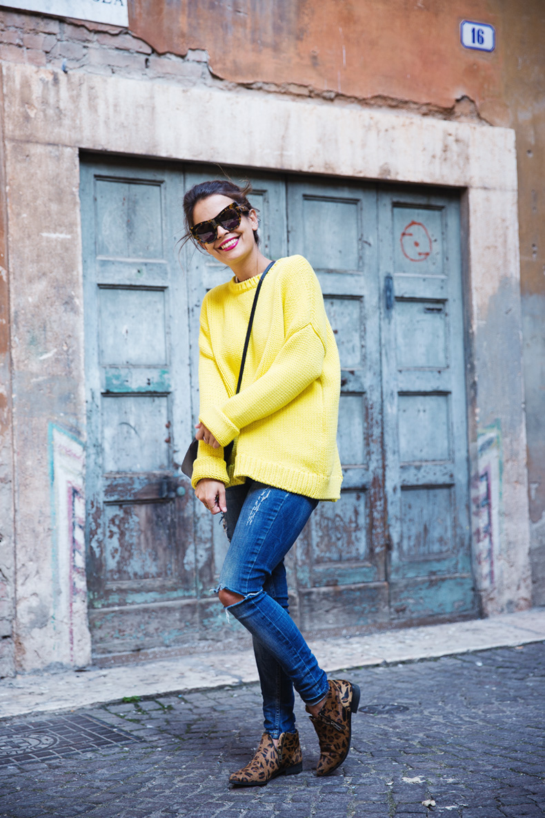 Yellow_Sweater-Ripped_Jeans-Leopard_Boots-Street_Style-Outfit-Verona-Travels-15