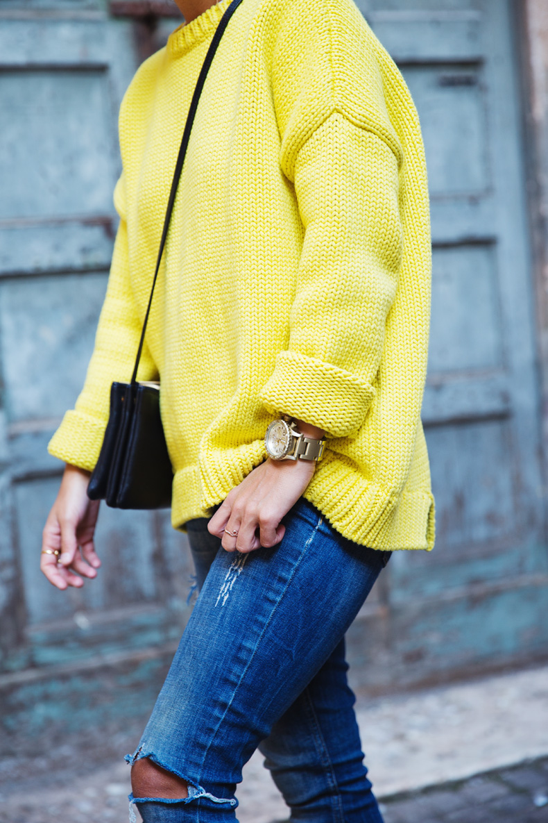 Yellow_Sweater-Ripped_Jeans-Leopard_Boots-Street_Style-Outfit-Verona-Travels-5