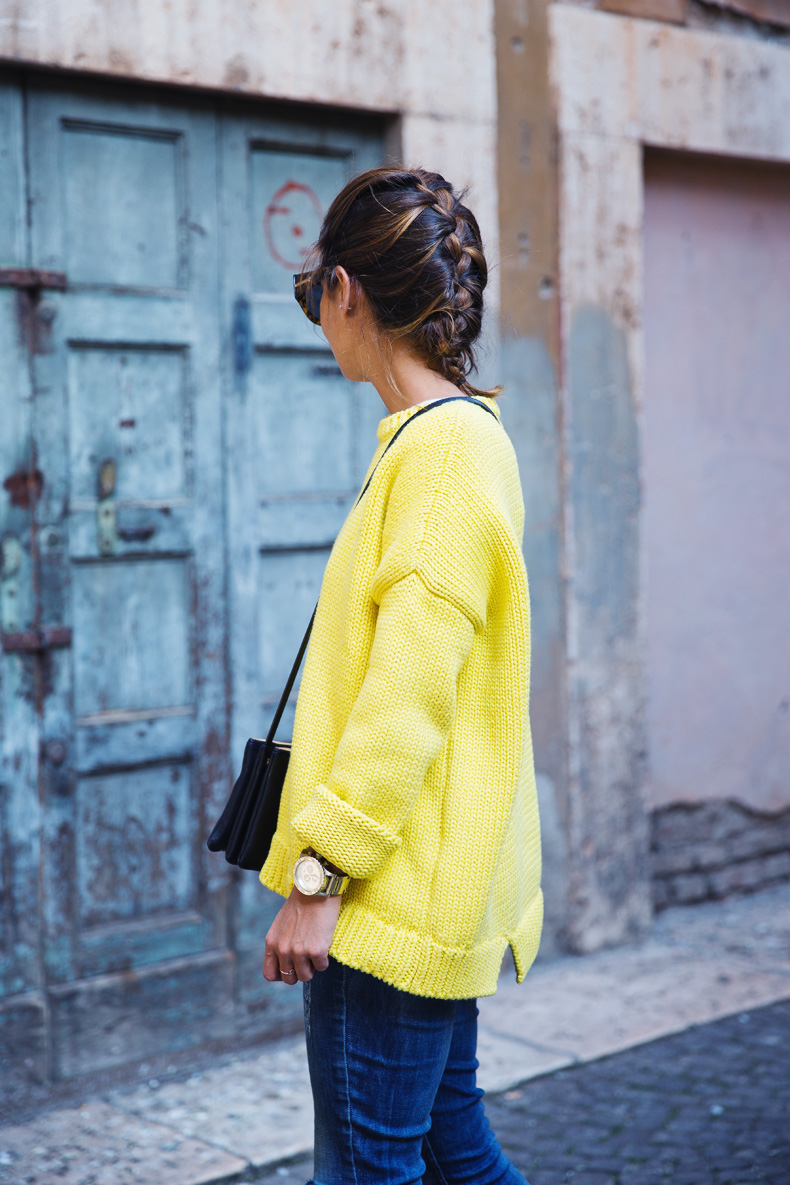 Yellow_Sweater-Ripped_Jeans-Leopard_Boots-Street_Style-Outfit-Verona-Travels-2