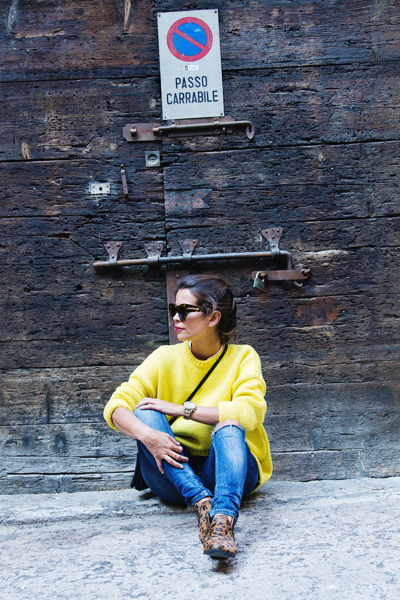 Yellow_Sweater-Ripped_Jeans-Leopard_Boots-Street_Style-Outfit-Verona-Travels-34