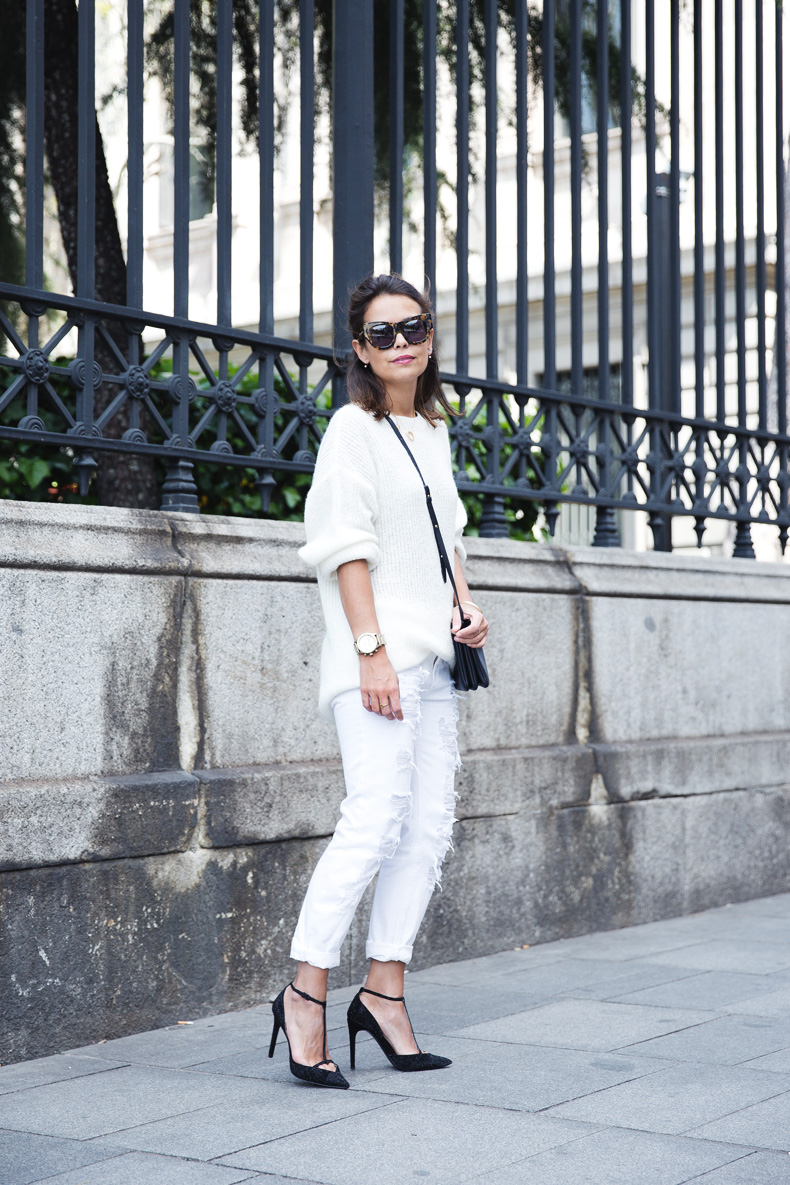 White_Ripped_Jeans-Outfit-Celine-Street_Style-10