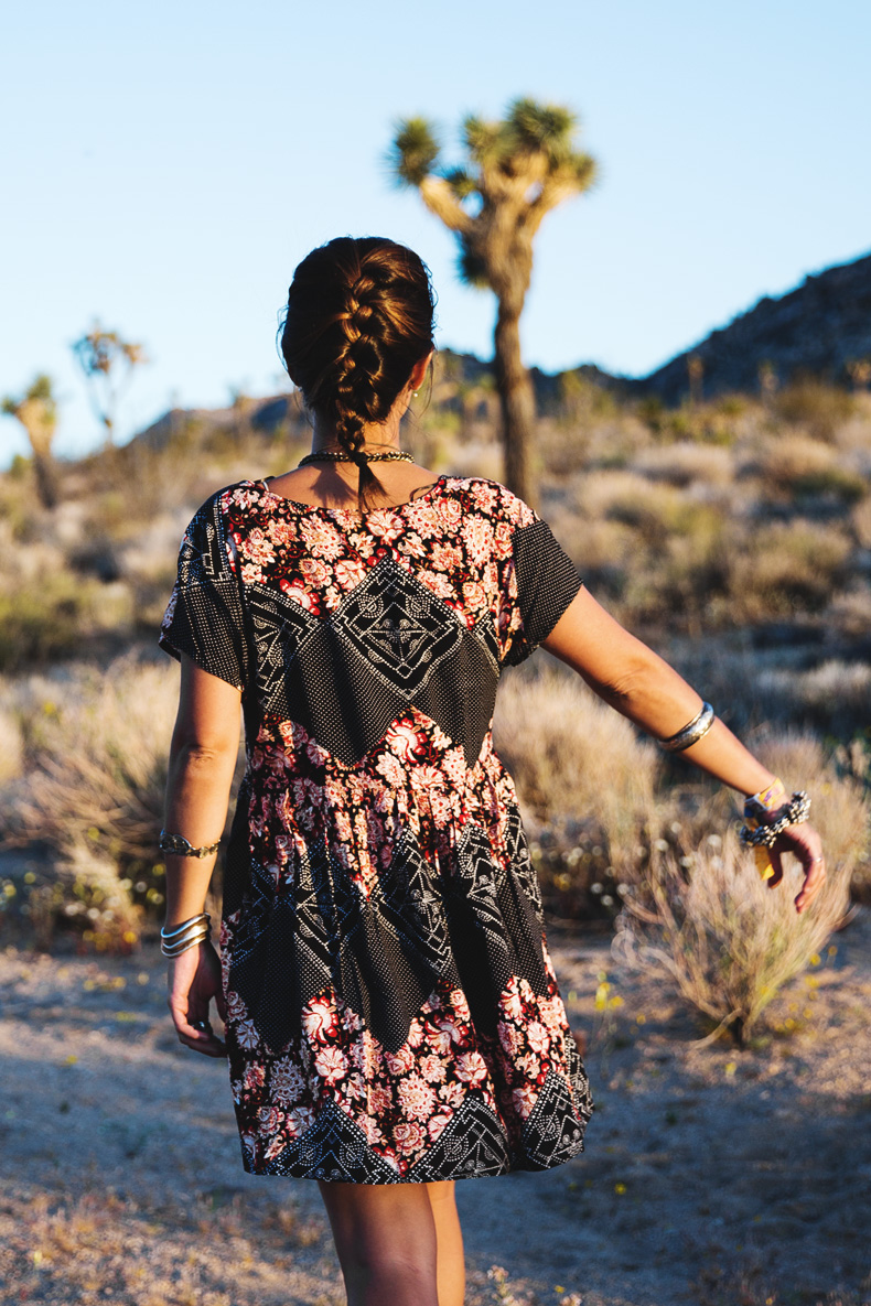 Joshua_tree-Coachella_2014-Festival_Outfit-Floral_Dress-Cut_Out_Boots-Braid-Desert-13