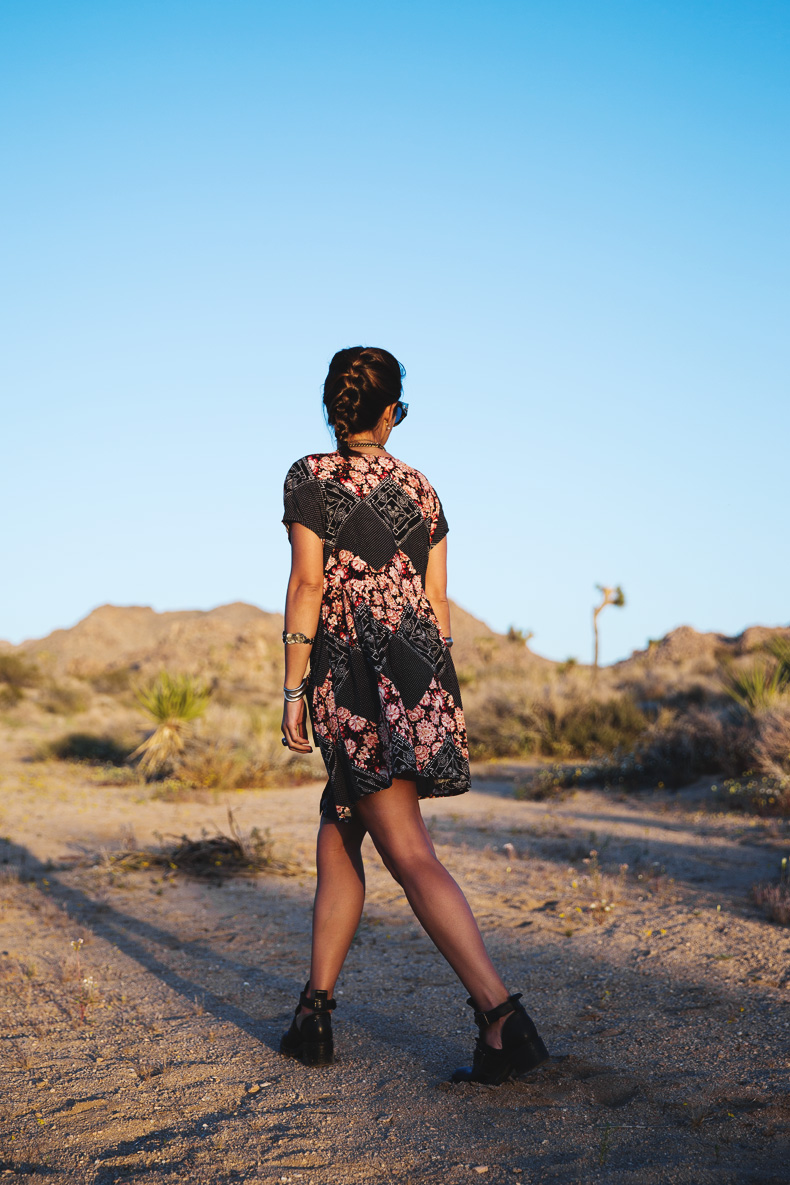 Joshua_tree-Coachella_2014-Festival_Outfit-Floral_Dress-Cut_Out_Boots-Braid-Desert-15
