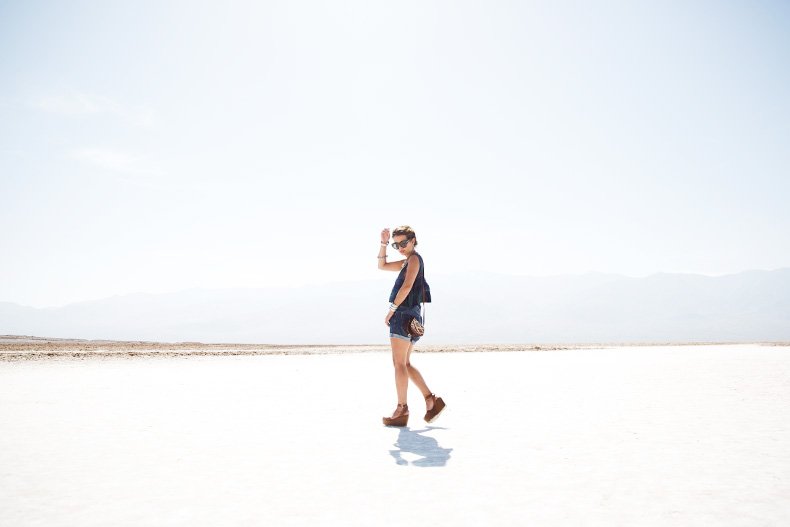 Death_Valley-Road_Trip-Urban_Outfitters-Levis-Braid-Hairdo-Collagevintage-23