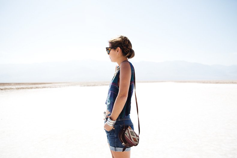 Death_Valley-Road_Trip-Urban_Outfitters-Levis-Braid-Hairdo-Collagevintage-21