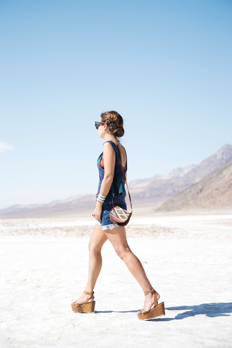 Death_Valley-Road_Trip-Urban_Outfitters-Levis-Braid-Hairdo-Collagevintage-9