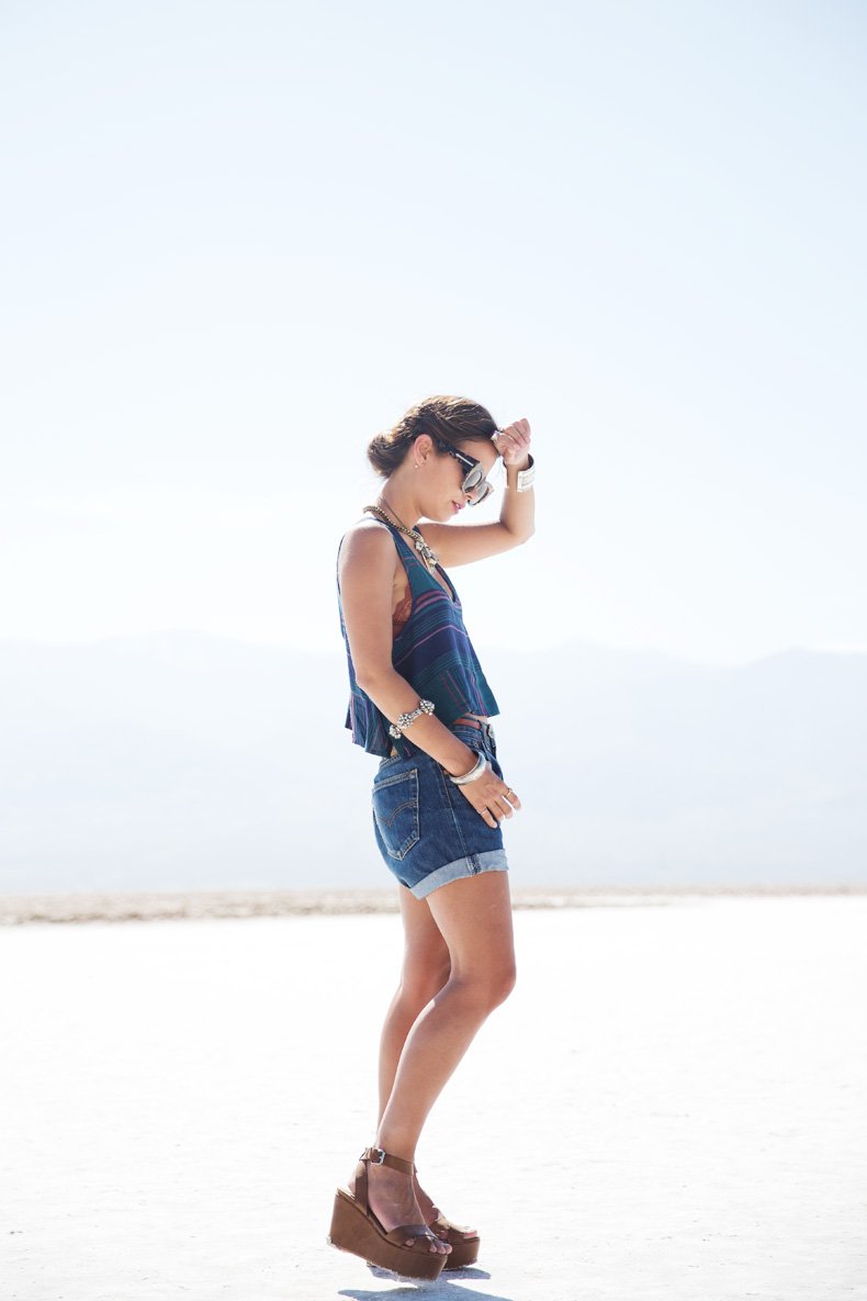Death_Valley-Road_Trip-Urban_Outfitters-Levis-Braid-Hairdo-Collagevintage-7