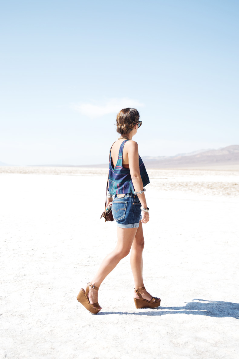 Death_Valley-Road_Trip-Urban_Outfitters-Levis-Braid-Hairdo-Collagevintage-8