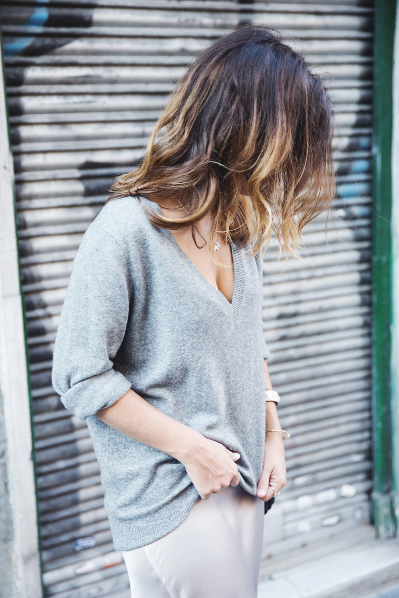 Midi_Skirt-Grey_Sweater-Sunglasshut-Outfit-Street_Style