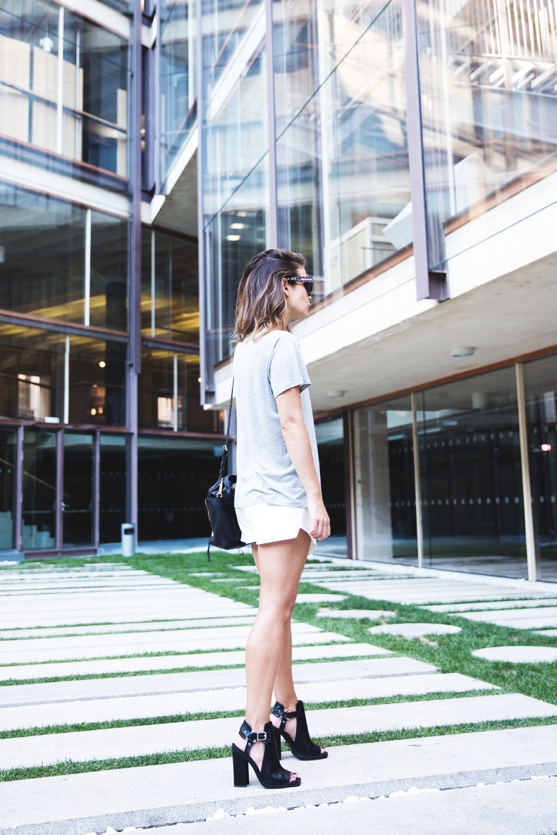 White_Skort-Black_Sandals_Boots-Outfit-Street_Style-5