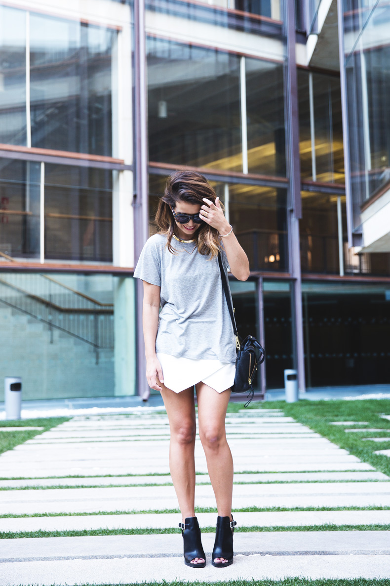 White_Skort-Black_Sandals_Boots-Outfit-Street_Style-15