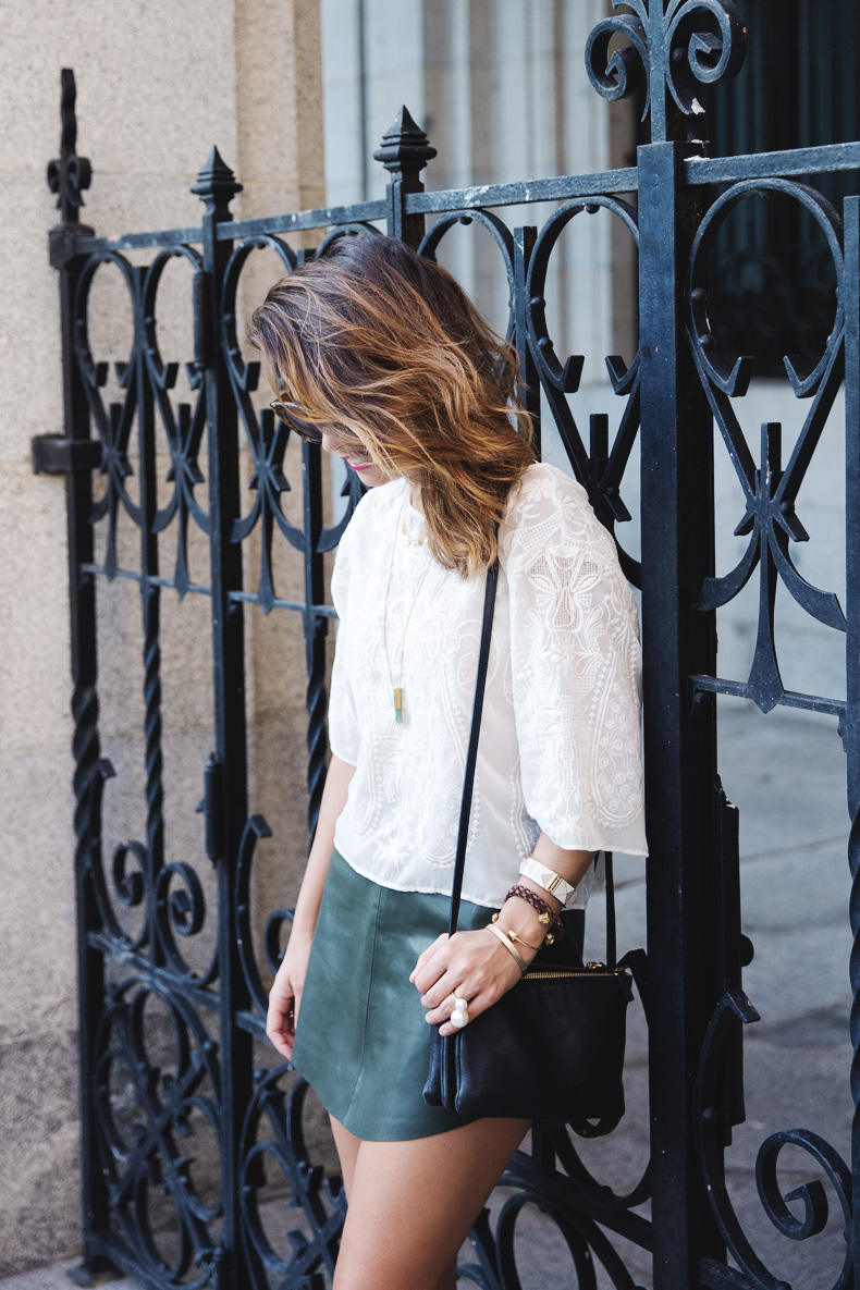 Snake_Sandals-Green_Skirt-Lace_Top-Outfit-Street_Style-7