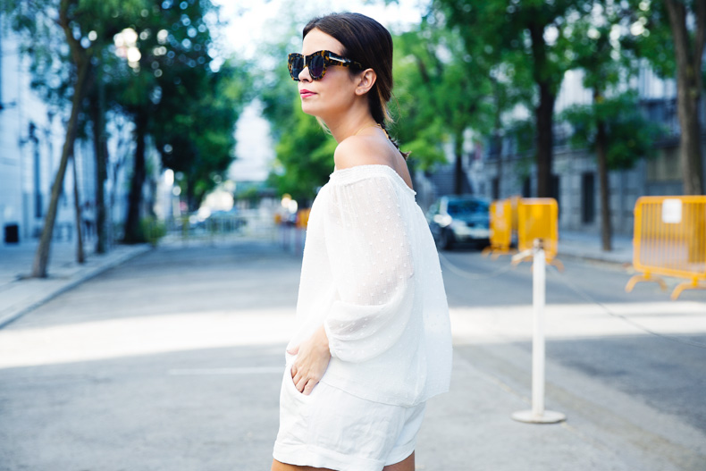 Total_White-off_Shoulders_Top-Plumetti-Oysho-Silver-Outfit-Street_Style-20