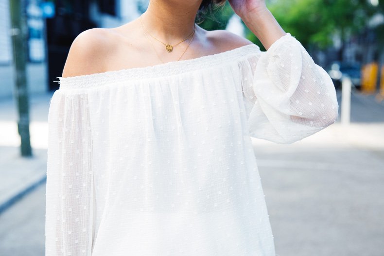 Total_White-off_Shoulders_Top-Plumetti-Oysho-Silver-Outfit-Street_Style-24