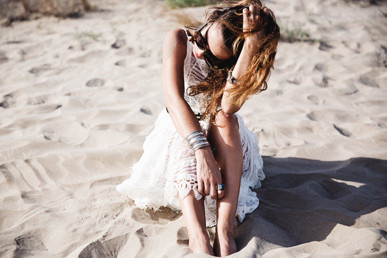 Lace_Dress-Free_People-Beach_Outfit-Silver_Jewels-outfit-Street_style-20
