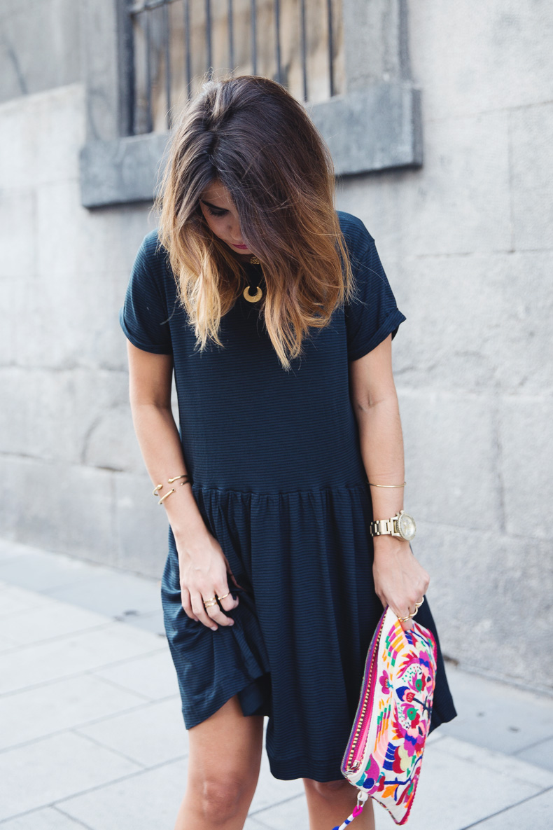 Striped_Dress-Ethnic_Clutch-Silver_Sandals-Outfit-Street_Style-8