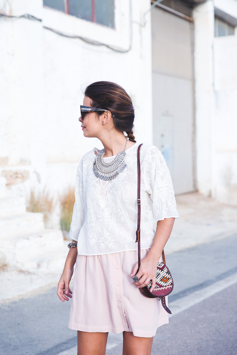 Light_Pink_Skirt-Lace_Top-Street_style-Outfit-25