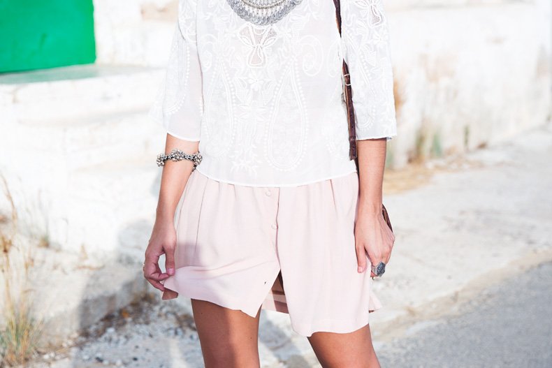 Light_Pink_Skirt-Lace_Top-Street_style-Outfit-29