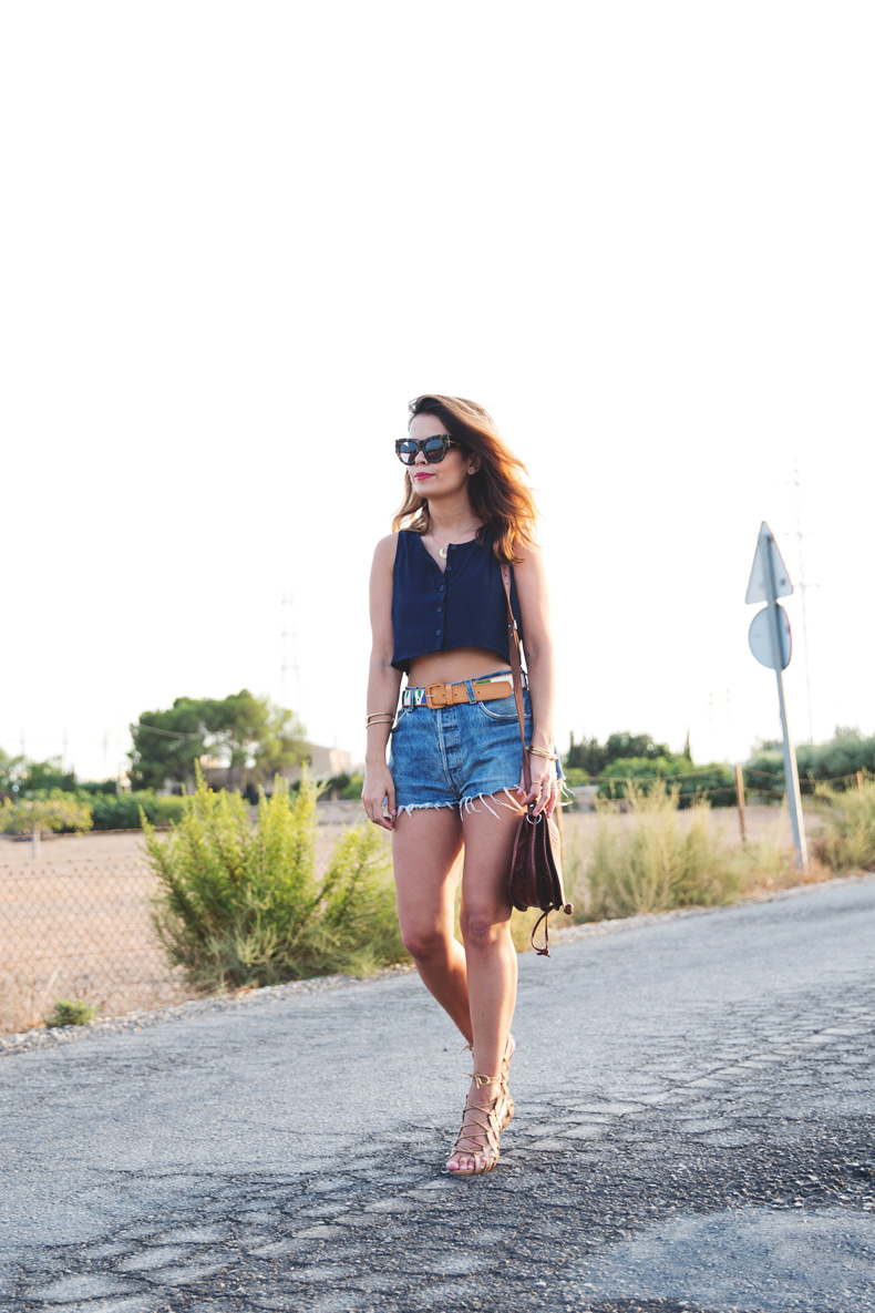Vintage_Shorts-Cropped_Top-Lace_Up_Sandals-Outfit-Street_Style-12