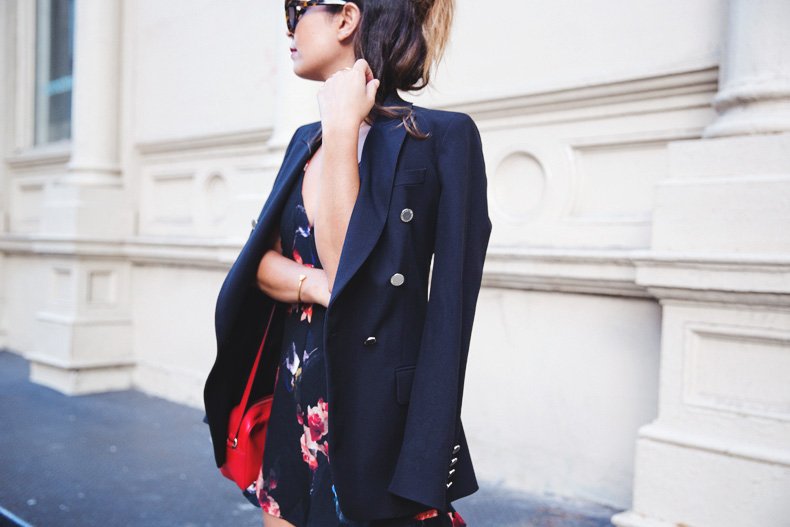 Blazer-Floral_Jumpsuit-Purificacion_Garcia-Gucci_Disco_Bag-Senso_Sandals-Outfit_Street_Style-NYFW-37