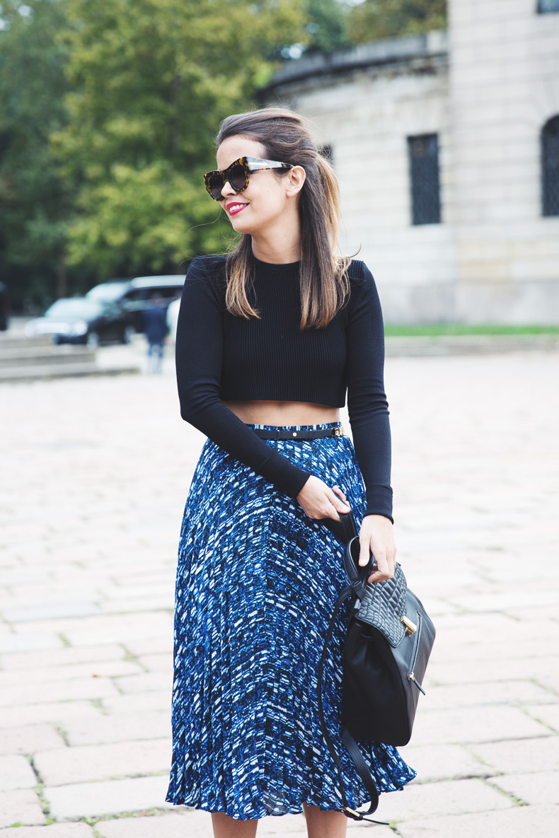 Reiss_Outfit-Midi_Pleated_Skirt-Cropped_Top-Backpack-Street_Style-MFW-21