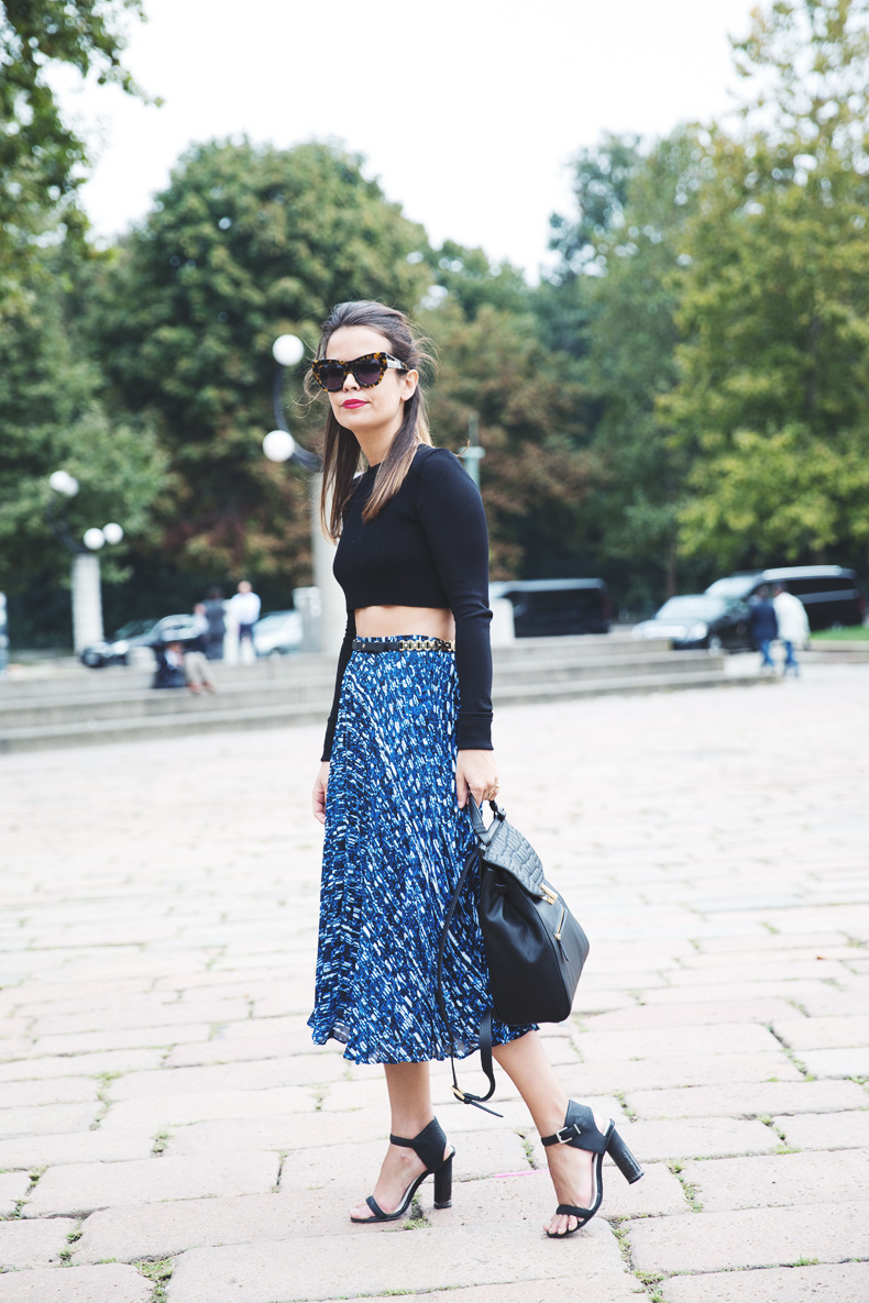 Reiss_Outfit-Midi_Pleated_Skirt-Cropped_Top-Backpack-Street_Style-MFW-25
