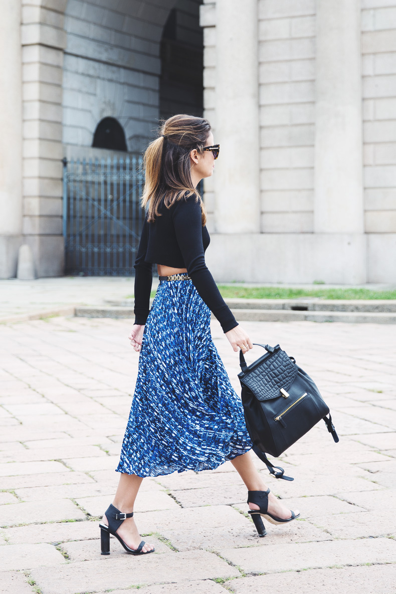Reiss_Outfit-Midi_Pleated_Skirt-Cropped_Top-Backpack-Street_Style-MFW-29