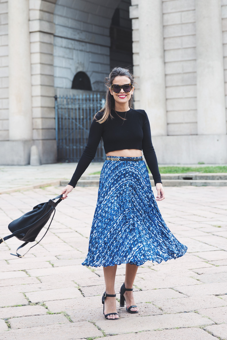 Reiss_Outfit-Midi_Pleated_Skirt-Cropped_Top-Backpack-Street_Style-MFW-30