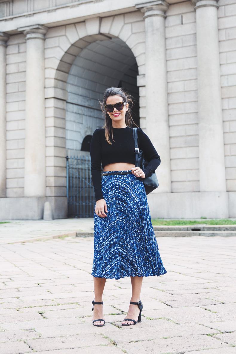Reiss_Outfit-Midi_Pleated_Skirt-Cropped_Top-Backpack-Street_Style-MFW-34