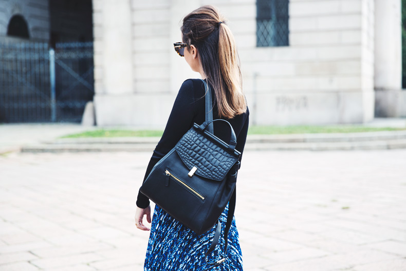 Reiss_Outfit-Midi_Pleated_Skirt-Cropped_Top-Backpack-Street_Style-MFW-52