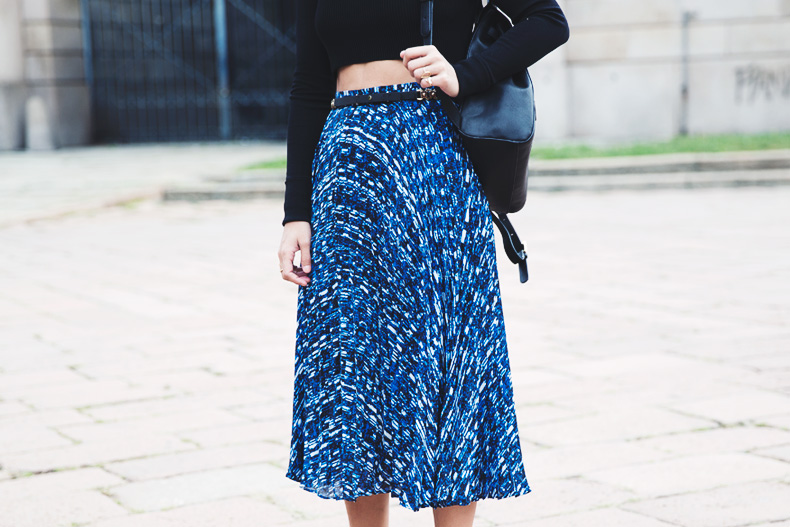 Reiss_Outfit-Midi_Pleated_Skirt-Cropped_Top-Backpack-Street_Style-MFW-57