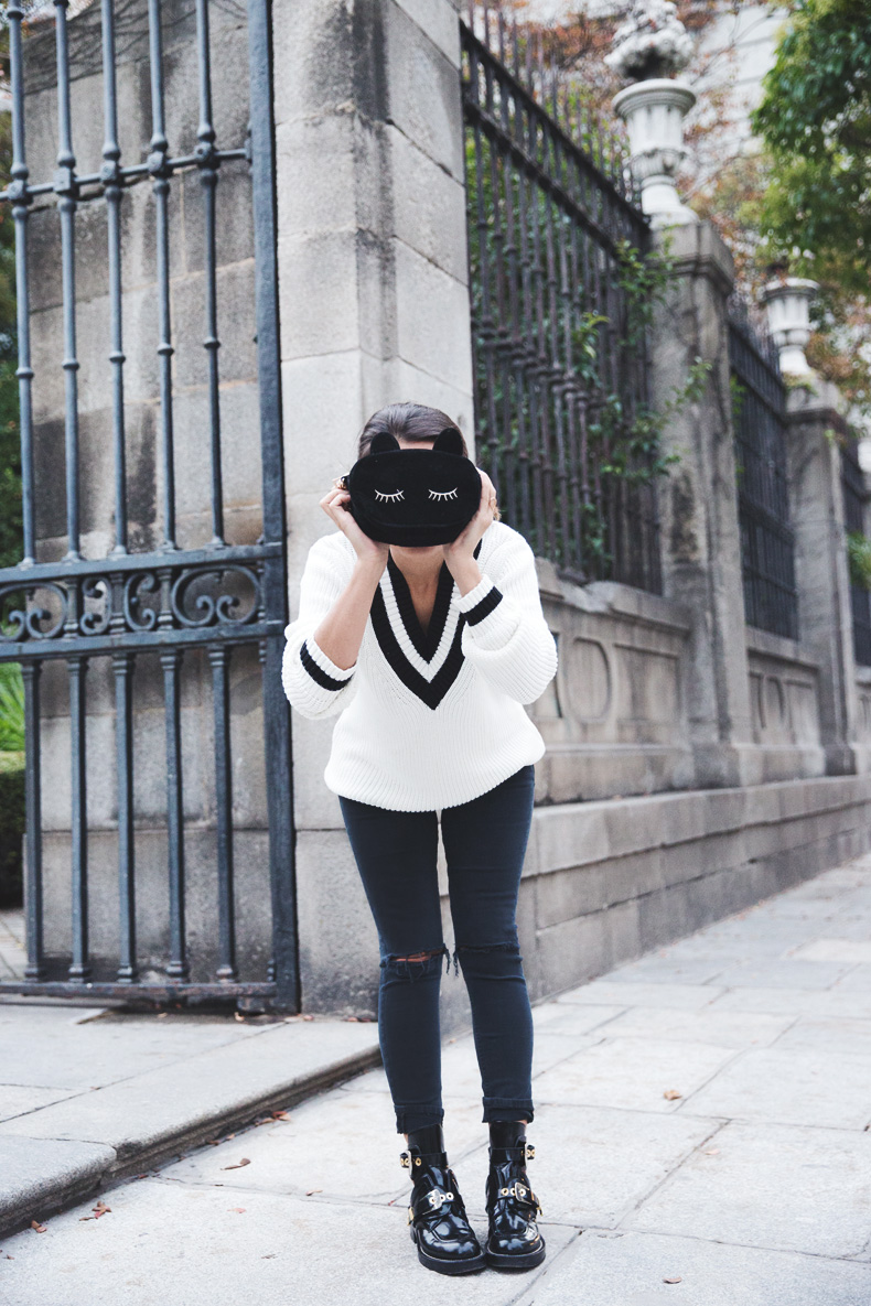 Varsity_Jersey-Black_Jeans-Balenciaga_Cut_Out_Boots-Black_Jeans-Cat_Bag-Outfit-Street_Style-41