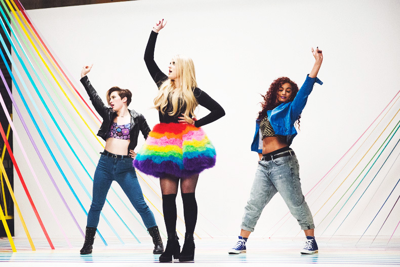 Meghan_Trainor-Your_Lips_Are_Movin-Music_Video-Making_Off-73