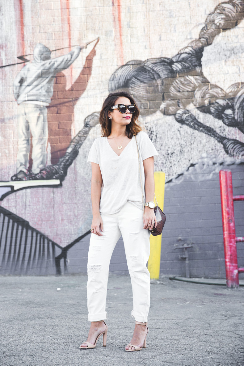 Total_White_outfit-Ripped_Jeans-Los_Angeles-Street_Style-11