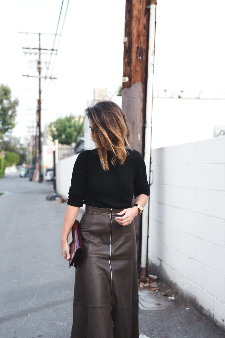 Zipper_Leather_Skirt-Khaki_Trend_-Outfit-Street_Style-1