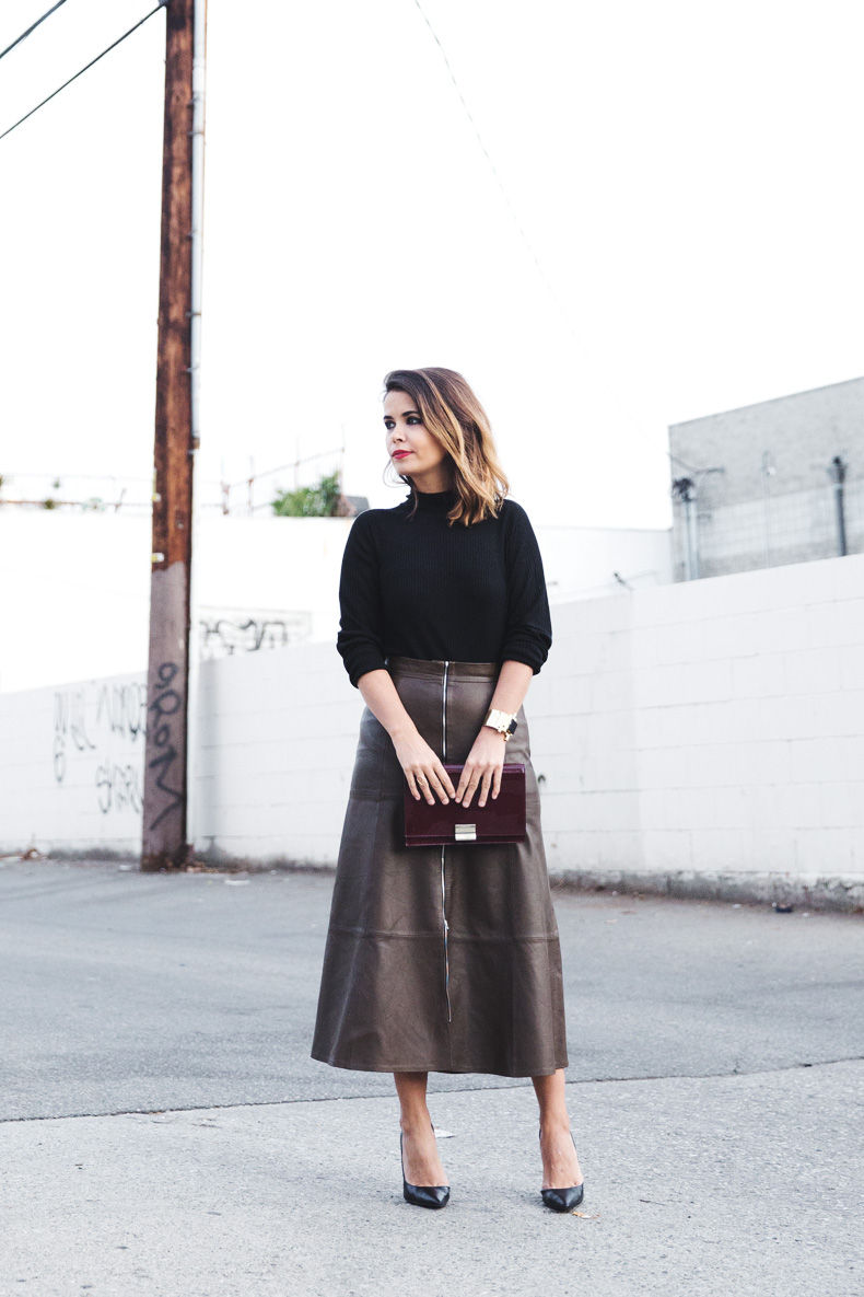 Zipper_Leather_Skirt-Khaki_Trend_-Outfit-Street_Style-11