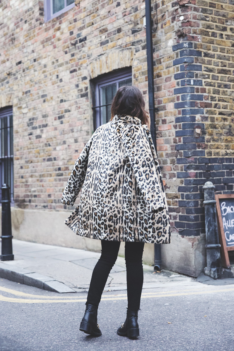 London_Rimmel-Leopard_Coat-Pepe_Jeans-Black-Obey_Sweatshirt-Chained_Boots-Outfit-Street_Style-25