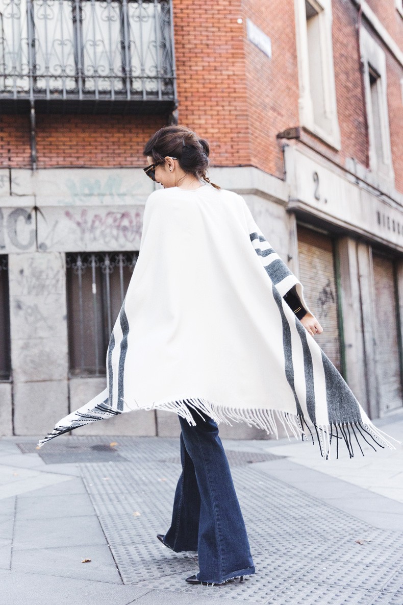 Stripe_Cape_Asos-Flare_Jeans-Outfit-Street_Style-33